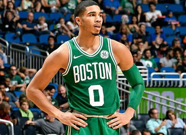 显得更加吃 显得更加吃