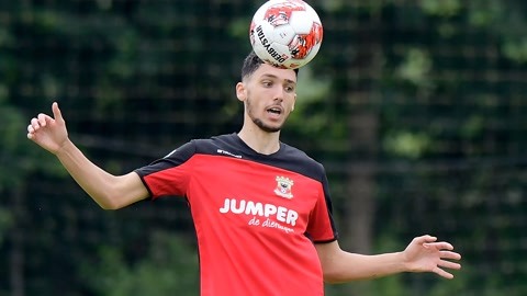 了解余依婷 了解余依婷